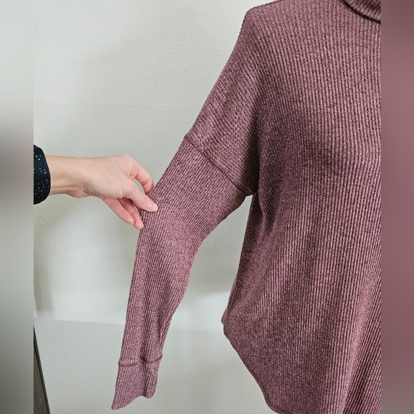 American Eagle Pink Turtle Neck Sweater- xs oversized - Picture 3 of 9